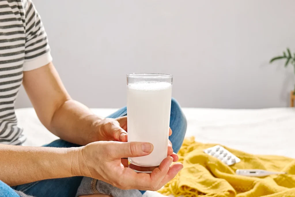 Une personne qui prend des Probiotiques et antibiotiques
